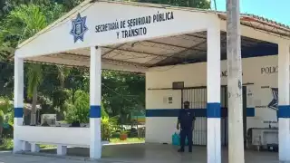 Detienen a titular de Seguridad Pública de Atoyac de Álvarez por posesión ilegal de armas