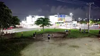 Más de mil deportistas de tocho bandera en Cancún sufren por la falta de canchas