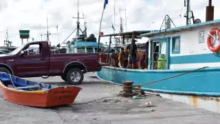 Evitan tragedia en la costa yucateca: rescatan a pescador tras ser arrastrado por la corriente