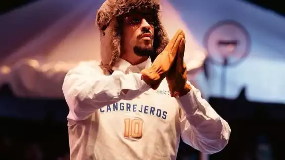 Bad Bunny anuncia nuevo albúm para 2025. Bad Bunny anuncia nuevo albúm para 2025.