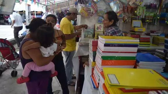 Comerciantes papeleros en Ciudad del Carmen ofrecen descuentos y pagos a plazos ante caída de ventas del 96% Comerciantes papeleros en Ciudad del Carmen ofrecen descuentos y pagos a plazos ante caída de ventas del 96%