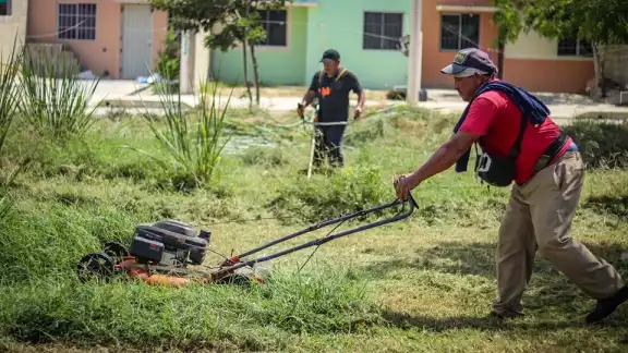 Brigadas d elimpieza se darían a la tarea de renovar espacios públicos como parques Brigadas d elimpieza se darían a la tarea de renovar espacios públicos como parques