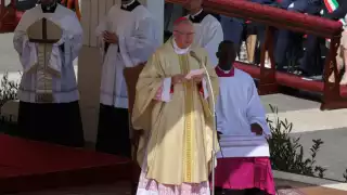 Cardenal Parolin llama a preservar el legado de Francisco en emotiva misa de luto