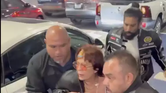 Alejandra se ve en estado inconveniente a su llegada a la CDMX Alejandra se ve en estado inconveniente a su llegada a la CDMX