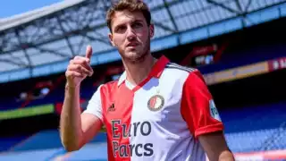 Santi Giménez abre la puerta a su salida del Feyenoord tras brillar en Champions