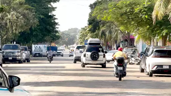 Ciudadanos consideran que las calles del destino son de tercera, no hay cajones de estacionamiento debido a la falta de planeación y tampoco un crecimiento ordenado Ciudadanos consideran que las calles del destino son de tercera, no hay cajones de estacionamiento debido a la falta de planeación y tampoco un crecimiento ordenado