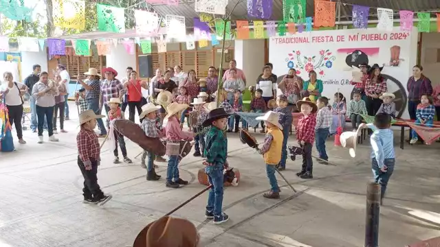 Con actividades que reflejan los usos y costumbres locales, los niños aprenden a valorar las tradiciones