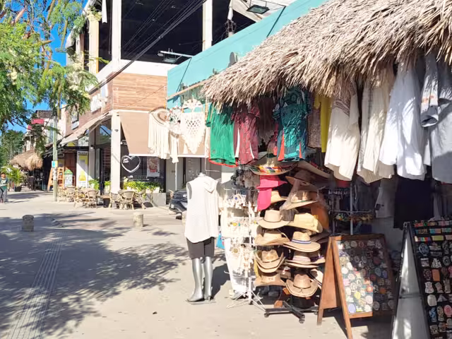 Restaurantes y tiendas no logran sostenerse ante visitantes más exigentes