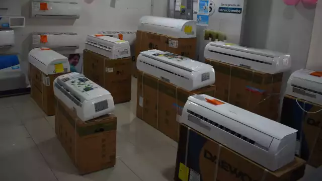 Los jóvenes recién egresados encuentran oportunidades laborales en el sector de reparación de estos equipos