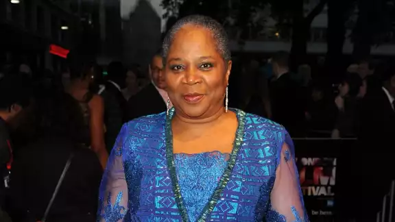 Muere Onyeka Onwenu , famosa cantante que se desplomó en el escenario