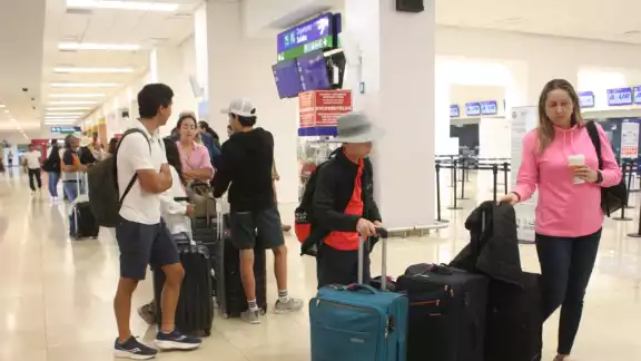 Aunque se cancelaron los vuelos, el aeropuerto se mantendrá abierto, no cerrará ante cualquier desvío que se registre
