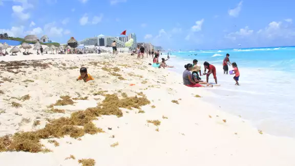 Pese a la ausencia de lluvias, se recomienda a la población cancunense de salir protegidos del sol Pese a la ausencia de lluvias, se recomienda a la población cancunense de salir protegidos del sol