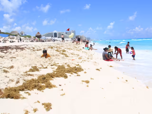 Pese a la ausencia de lluvias, se recomienda a la población cancunense de salir protegidos del sol