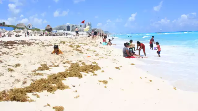 Pese a la ausencia de lluvias, se recomienda a la población cancunense de salir protegidos del sol