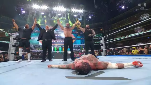 CM Punk derrota Gunther pero Seth Rollins arrebata campeonato con cash-in sorpresivo