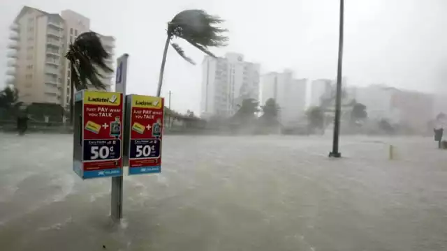 La comunidad quintanarroense vivió momentos de terror sin luz, sin agua y sin comida, con "ahogadas" por las lluvias tras el paso del huracán.