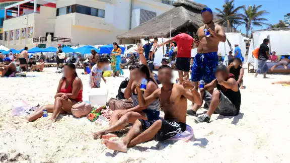 En Quintana Roo, el 40.5 por ciento de la población de entre 12 y 65 años de edad utiliza altos niveles de líquidos “espirituosos”, según estudio. En Quintana Roo, el 40.5 por ciento de la población de entre 12 y 65 años de edad utiliza altos niveles de líquidos “espirituosos”, según estudio.