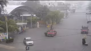 Lluvias colapsan Ciudad del Carmen por Frente Frío 41