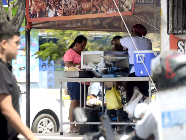 Un comité aprueba las autorizaciones para comercializar en la vía pública, excepto en el primer cuadro de la ciudad, boulevard Kukulcán y playas
