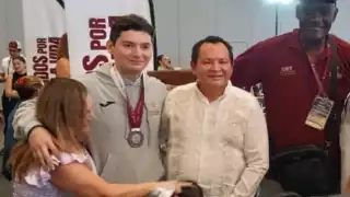Otorgan apoyos económicos a medallistas y entrenadores yucatecos participantes en la Olimpiada Nacional 2025  