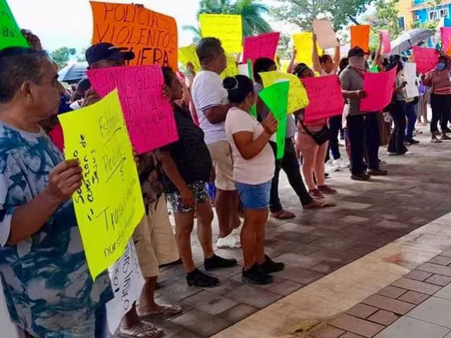 Los habitantes de San Judas Tadeo se manifestaron molestos frente al Palacio Municipal