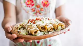 Tacos dorados, una delicia frita, simbólico de México