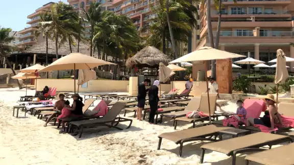 El Caribe Mexicano tiene como principal actividad el turismo, lo que ha dejado de lado el desarrollo en otras áreas productivas El Caribe Mexicano tiene como principal actividad el turismo, lo que ha dejado de lado el desarrollo en otras áreas productivas