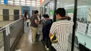 En el lugar, trabajadores de la ATY, orientan a los usuarios y les solicitan que tengan a la mano la documentación requerida