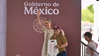 La presidenta Claudia Sheinbaum Pardo concluirá este domingo 18 de octubre su gira por la Península de Yucatán en Ciudad del Carmen, Campeche.