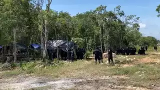Vecinos de asentamientos irregulares en  Playa del Carmen bloquearon accesos ante temor de posible desalojo