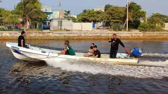 En campaña, el reelecto alcalde garantizó un puente en Arroyo Grande, palapas en los muelles y banquetas para atraer visitantes, lo que embellecerá El Limonar En campaña, el reelecto alcalde garantizó un puente en Arroyo Grande, palapas en los muelles y banquetas para atraer visitantes, lo que embellecerá El Limonar