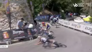 Así fue la dolorosa caída de Isaac del Toro a metros de la meta: VIDEO