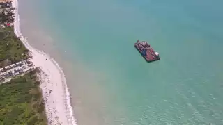 Barcos encallados en Ciudad del Carmen destruyen la zona costera