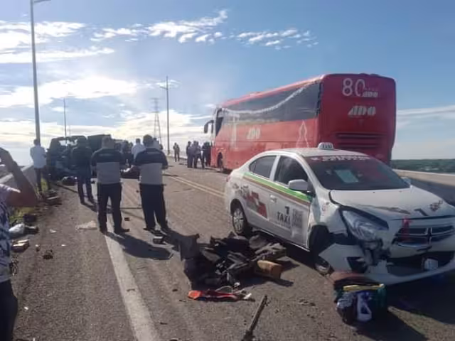 Al lugar arribaron diversas autoridades tanto cuerpos de emergencia