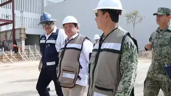 Díaz Mena visita Estadio Kukulcán en medio de remodelación. Díaz Mena visita Estadio Kukulcán en medio de remodelación.