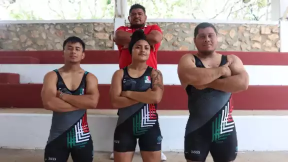 Los campechanos José Manuel Poox Peralta, José Luis López Carpizo y Yudheiky Pantí Arjona se preparan para el mundial de levantamiento de pesas en Bahréin Los campechanos José Manuel Poox Peralta, José Luis López Carpizo y Yudheiky Pantí Arjona se preparan para el mundial de levantamiento de pesas en Bahréin