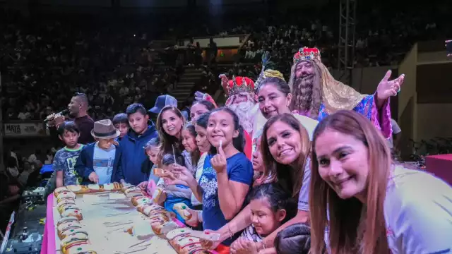 Cancún celebra el Día de Reyes en la Plaza de Toros.