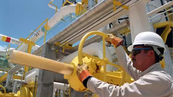 Detectan presunto desvío en PEMEX Detectan presunto desvío en PEMEX