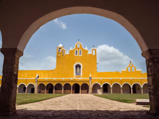 El Pueblo Mágico de Izamal se encuentra envuelto en una rica historia, cultura y tradición