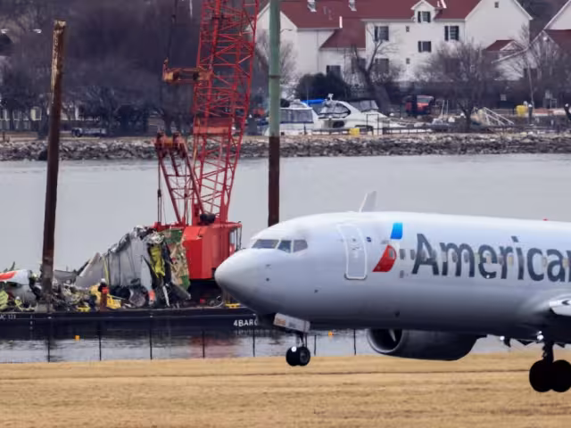 El avión aterrizó en el Aeropuerto Leonardo da Vinci.