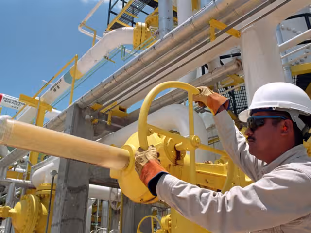 Detectan presunto desvío en PEMEX