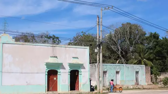Xcupil sin agua por “bajones” de luz; temen que se queme la bomba