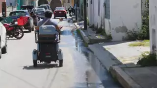 Vecinos denuncian escurrimientos y obra inconclusa frente a jardín de niños en Champotón