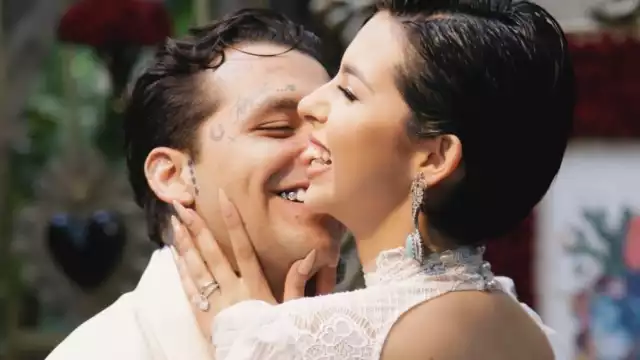 Christian Nodal y Ángela Aguilar celebran dos meses de matrimonio.