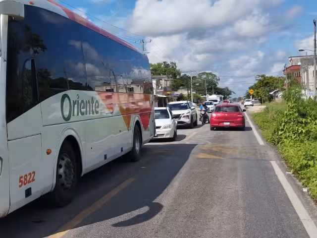 Cierran carretera federal Cancún-Mérida por presunto caso de violación en Lázaro Cárdenas
