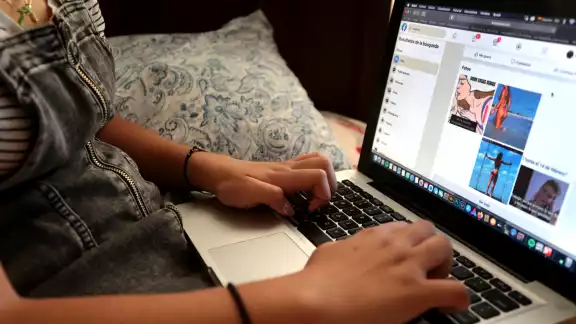 La publicidad apócrifa en páginas de Internet genera que caigan en redes; se les promete trabajar como modelos y terminan siendo explotadas sexualmente. La publicidad apócrifa en páginas de Internet genera que caigan en redes; se les promete trabajar como modelos y terminan siendo explotadas sexualmente.
