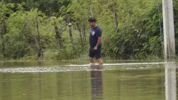 Los camiones no pasan por rutas con inundaciones Los camiones no pasan por rutas con inundaciones