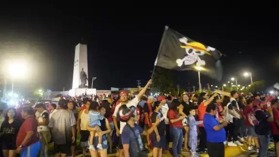 La afición campechana se lanzó al abordaje para celebrar el triunfo de su equipo. La afición campechana se lanzó al abordaje para celebrar el triunfo de su equipo.