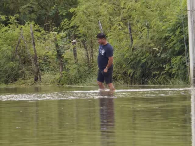 Los camiones no pasan por rutas con inundaciones