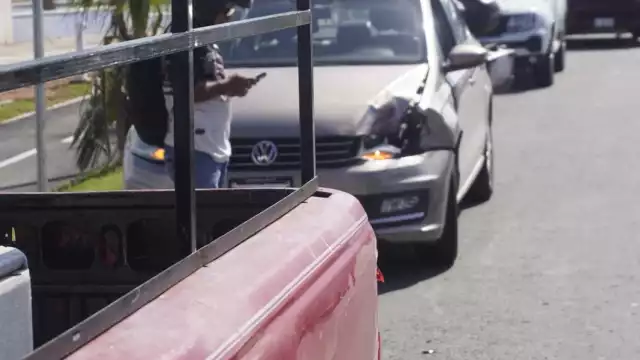 Sin lesionados tras percance vial en la avenida Fundadores